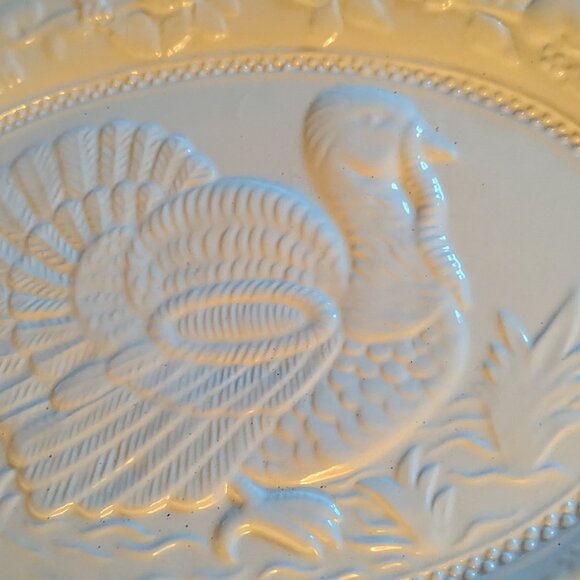 NWT Thanksgiving Turkey Platter White Ceramic Michael's Friendsgiving Holiday - Picture 6 of 9
